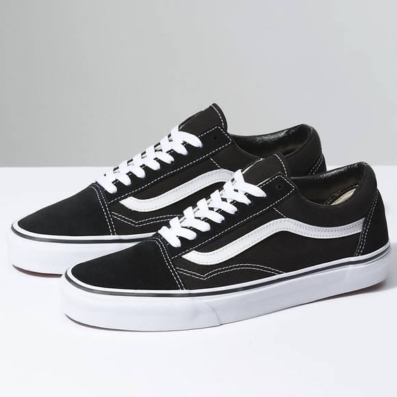 NWOT Vans Old Skool Skate Shoes Black White Sneaker 1 Inch Platform - Picture 2 of 7